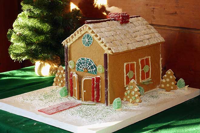 Heritage-Holiday-Gingerbread-House